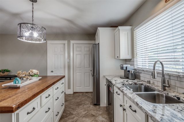 1040 Albatross Lane, Aubrey, TX 76227
