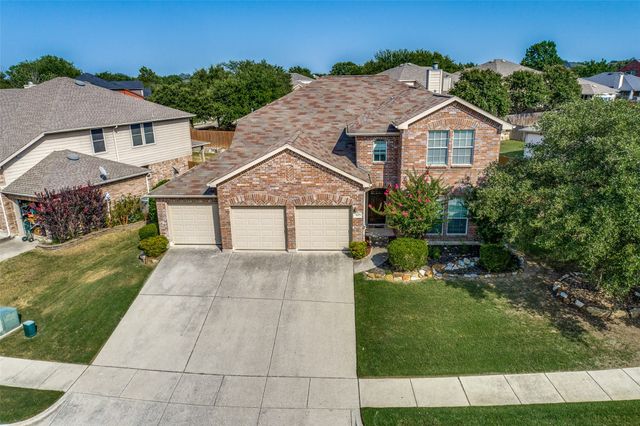 1040 Albatross Lane, Aubrey, TX 76227