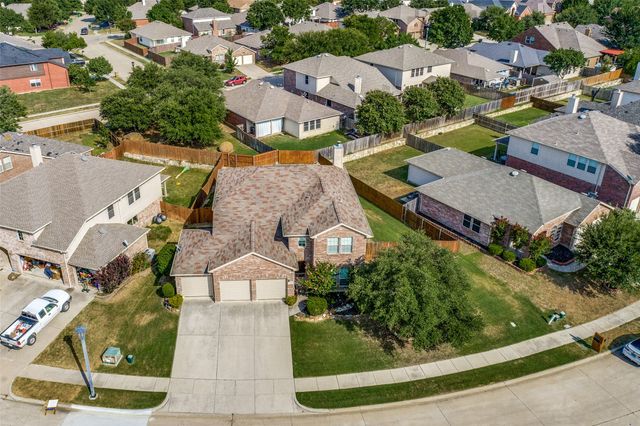 1040 Albatross Lane, Aubrey, TX 76227