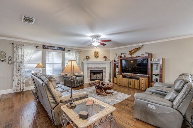 1040 Albatross Lane, Aubrey, TX 76227