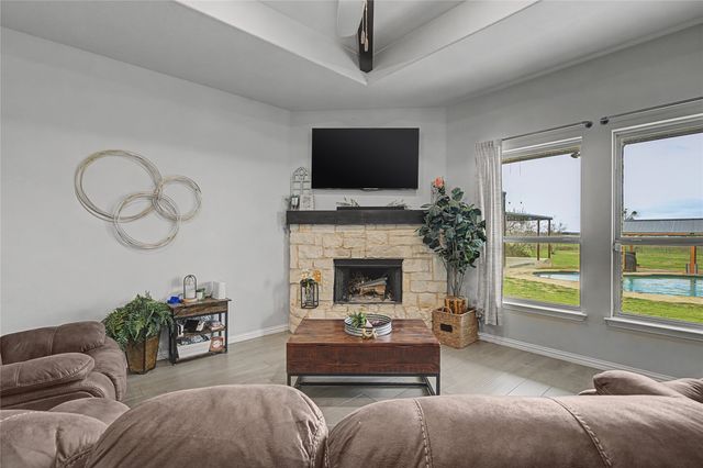 138 Post Oak Way, Weatherford, TX 76087