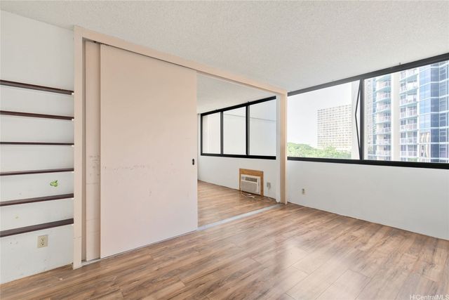 1255 Nuuanu Avenue E404, Honolulu, HI 96817
