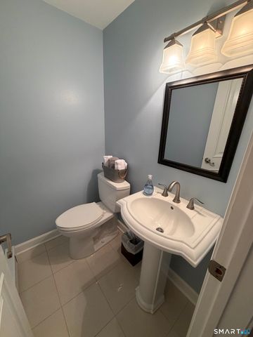 18 Woodcrest Drive 19, Burlington, CT 06013