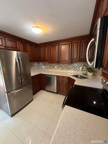 18 Woodcrest Drive 19, Burlington, CT 06013