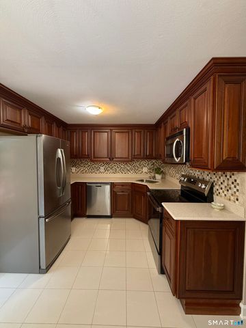 18 Woodcrest Drive 19, Burlington, CT 06013