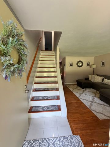 18 Woodcrest Drive 19, Burlington, CT 06013