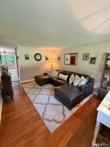 18 Woodcrest Drive 19, Burlington, CT 06013
