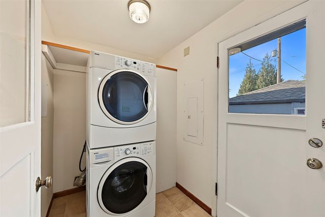 317 Williams Avenue N, Renton, WA 98057