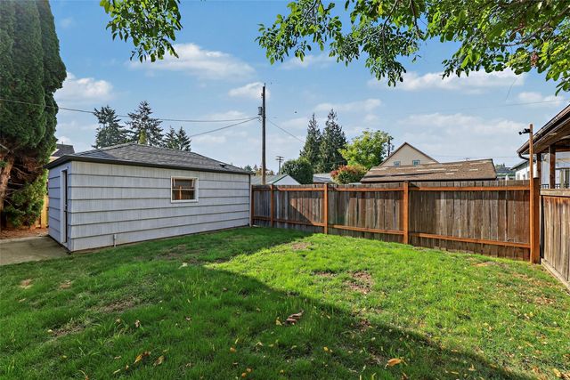 317 Williams Avenue N, Renton, WA 98057
