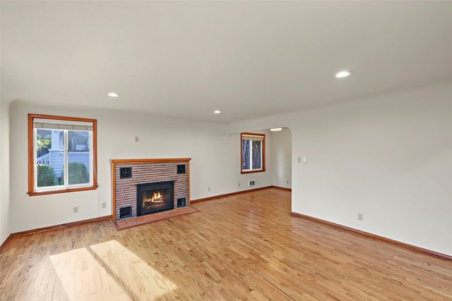 317 Williams Avenue N, Renton, WA 98057