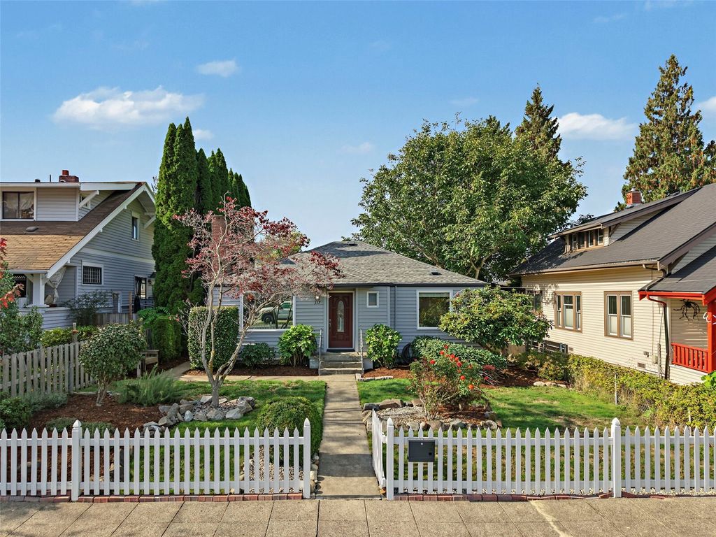 317 Williams Avenue N, Renton, WA 98057