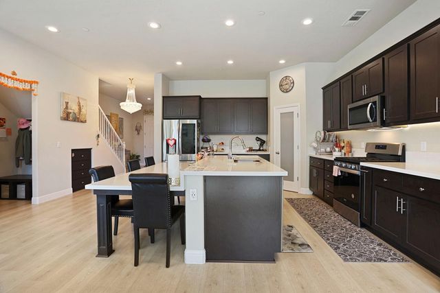 1988 N Ashley Way, Manteca, CA 95336