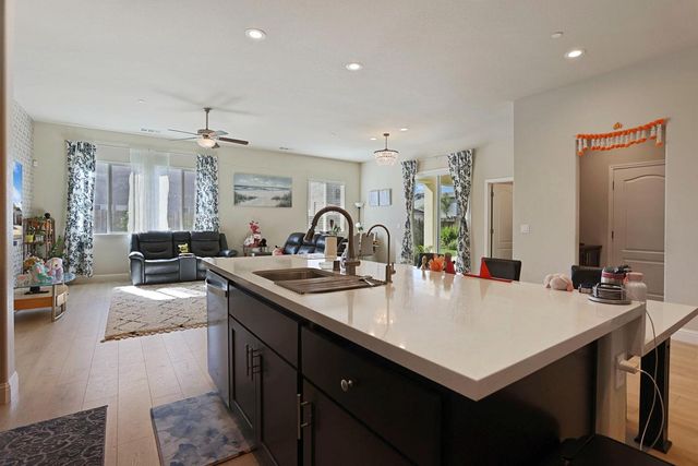 1988 N Ashley Way, Manteca, CA 95336