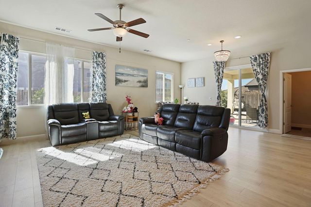 1988 N Ashley Way, Manteca, CA 95336