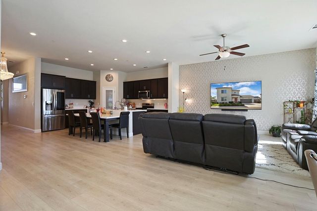 1988 N Ashley Way, Manteca, CA 95336