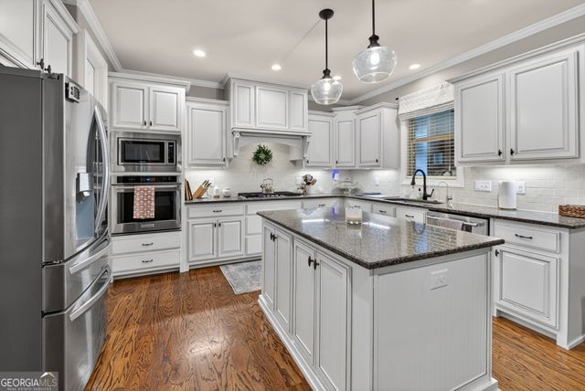 41 W Shore Trace, Newnan, GA 30263