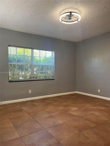928 N Victoria Park Rd 1, Fort Lauderdale, FL 33304