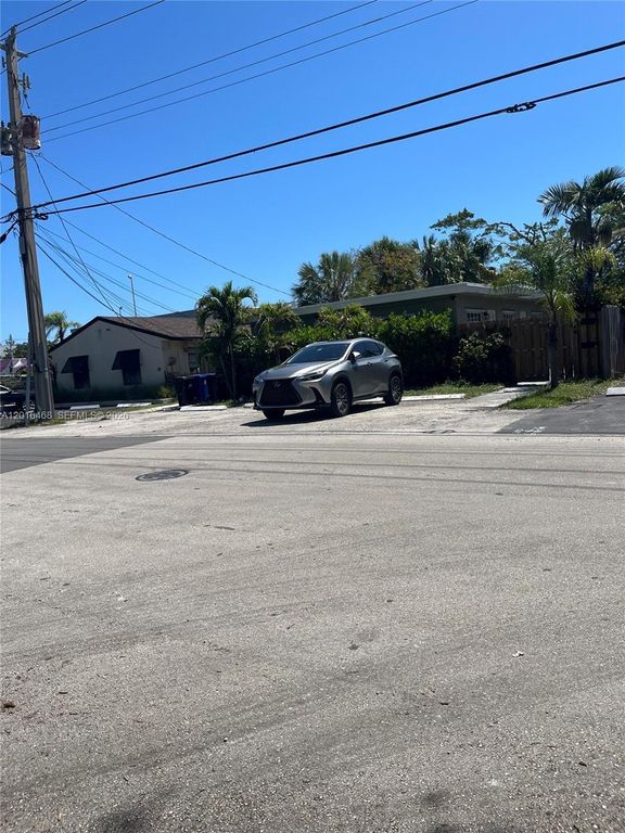 928 N Victoria Park Rd 1, Fort Lauderdale, FL 33304