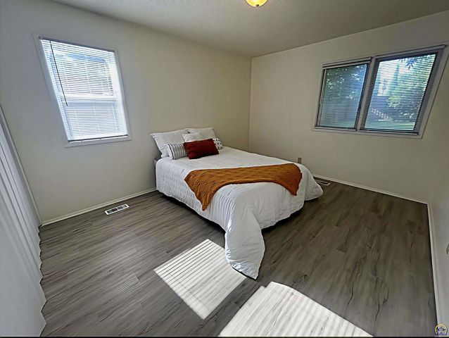 4029 SW 28th TER, Topeka, KS 66614