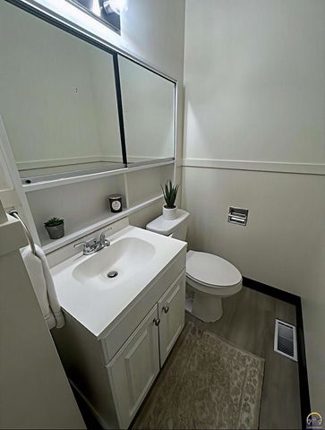 4029 SW 28th TER, Topeka, KS 66614