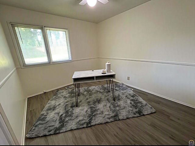 4029 SW 28th TER, Topeka, KS 66614