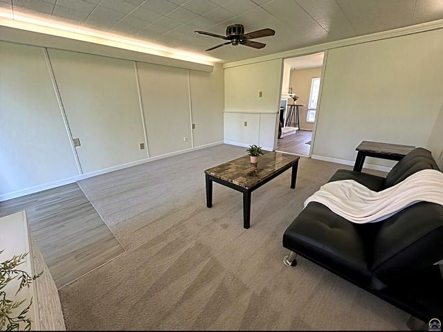 4029 SW 28th TER, Topeka, KS 66614