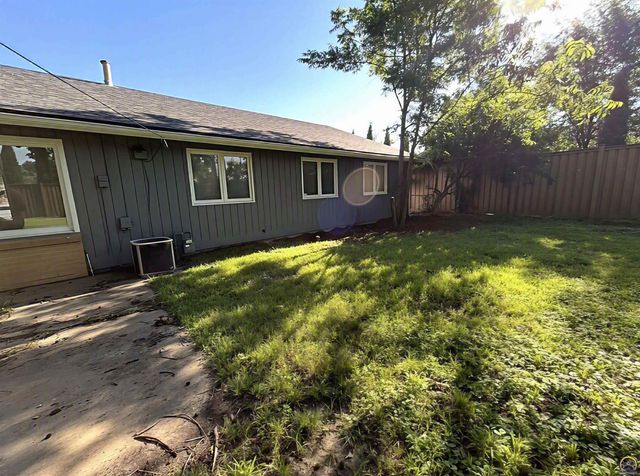 4029 SW 28th TER, Topeka, KS 66614