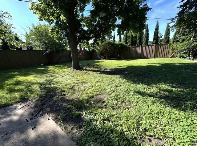 4029 SW 28th TER, Topeka, KS 66614