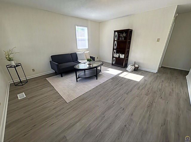 4029 SW 28th TER, Topeka, KS 66614