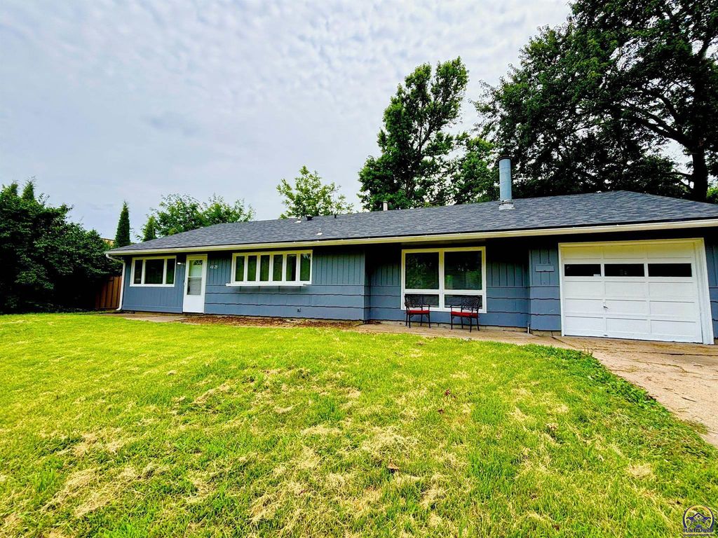 4029 SW 28th TER, Topeka, KS 66614