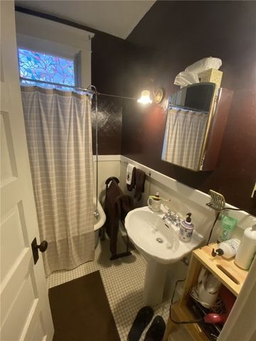 2 Dakota St, Ingram, PA 15205