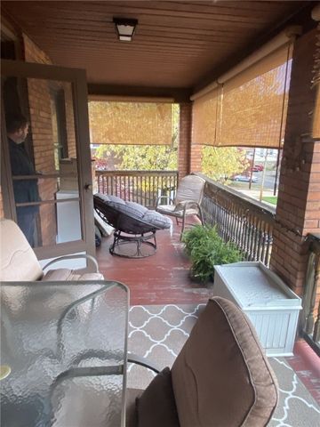 2 Dakota St, Ingram, PA 15205