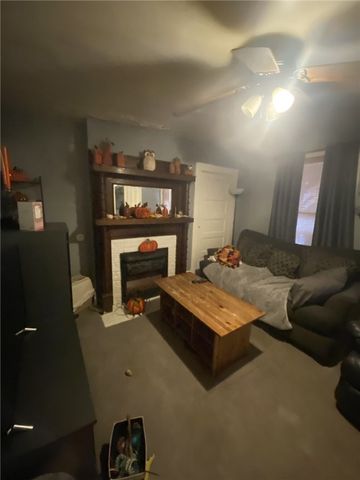 2 Dakota St, Ingram, PA 15205