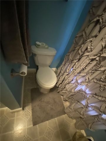 2 Dakota St, Ingram, PA 15205