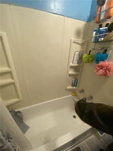 2 Dakota St, Ingram, PA 15205