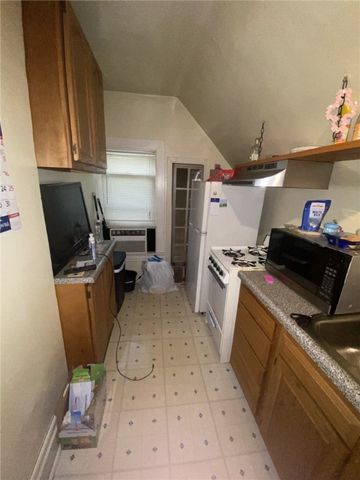 2 Dakota St, Ingram, PA 15205