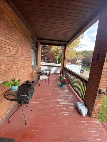 2 Dakota St, Ingram, PA 15205