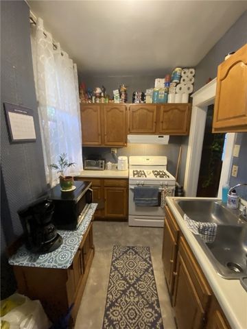 2 Dakota St, Ingram, PA 15205