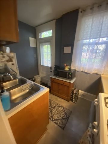 2 Dakota St, Ingram, PA 15205