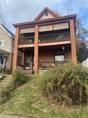 2 Dakota St, Ingram, PA 15205