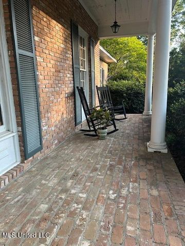 21 Oakhurst Drive, Natchez, MS 39120