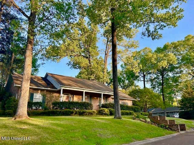 21 Oakhurst Drive, Natchez, MS 39120