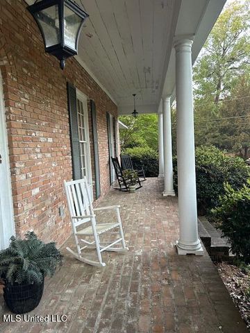 21 Oakhurst Drive, Natchez, MS 39120