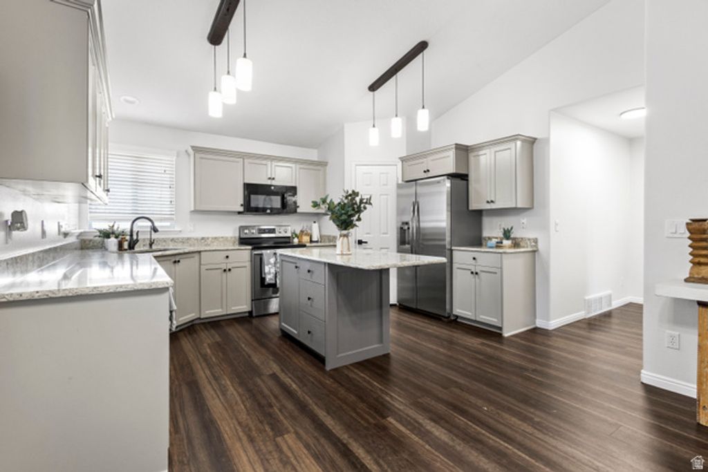 Image 3 of property listing at 3742 W CRANBERRY LOOP CV, Lehi, UT 84043