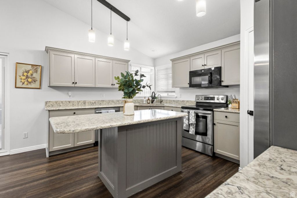 Image 4 of property listing at 3742 W CRANBERRY LOOP CV, Lehi, UT 84043