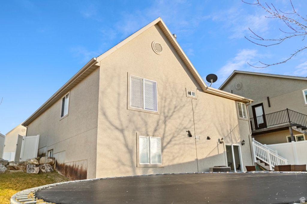 Image 31 of property listing at 3742 W CRANBERRY LOOP CV, Lehi, UT 84043