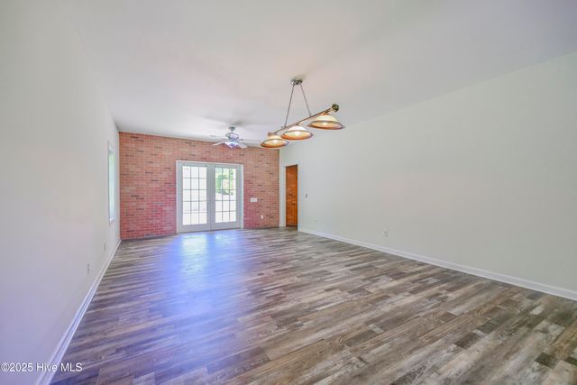 237 Riverbend Road, Jacksonville, NC 28540