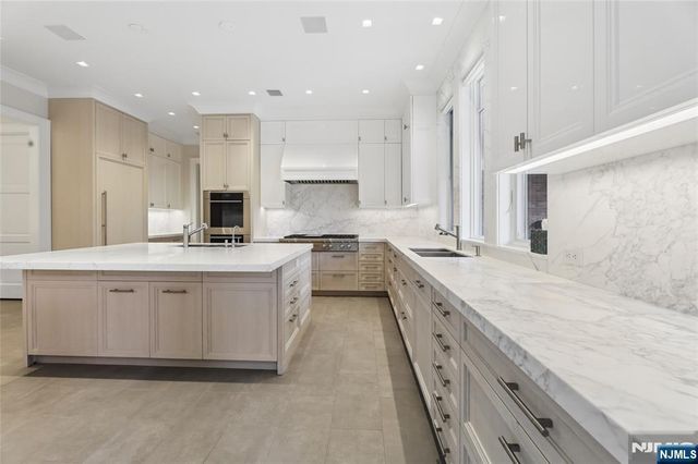 351 Lewelen Circle, Englewood, NJ 07631