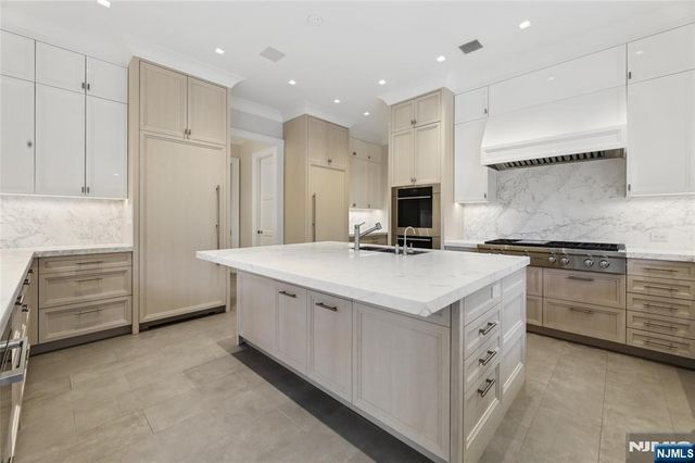 351 Lewelen Circle, Englewood, NJ 07631
