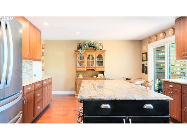 18040 ROYCE Way, Lake Oswego, OR 97034